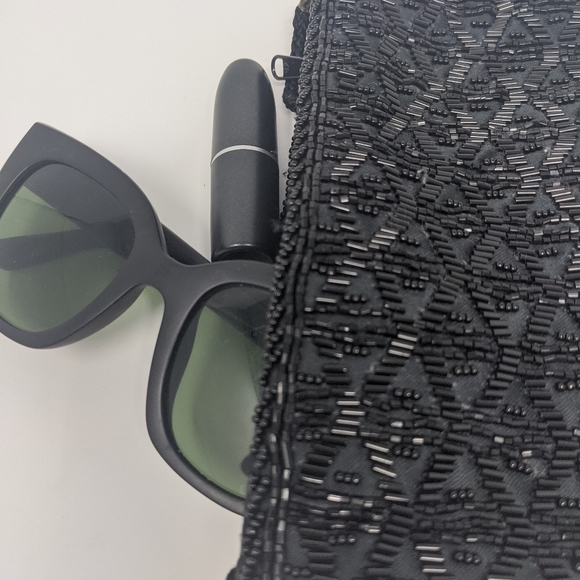 Robinson's vintage beaded black clutch - Picture 2 of 3